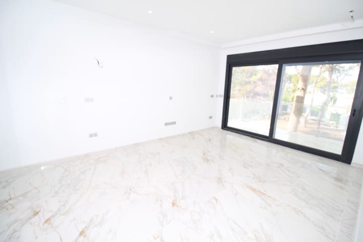 4 bedroom Villa for sale in Torrevieja with pool - € 995,000 (Ref: 8603413)