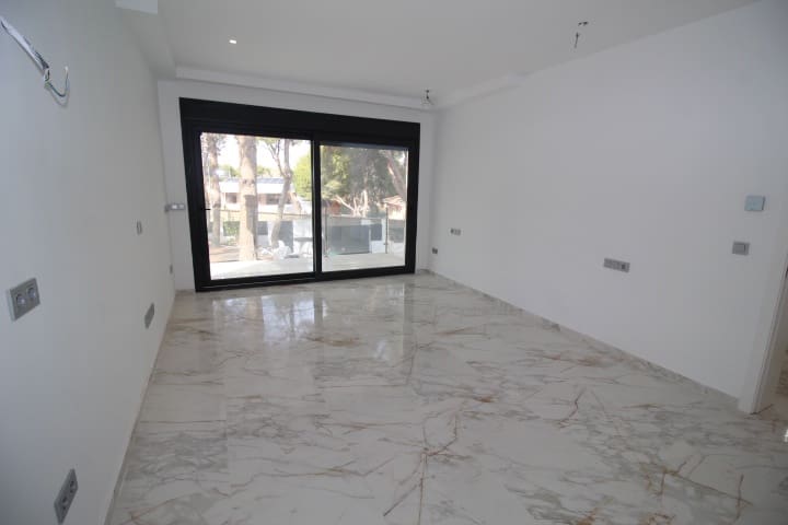 4 bedroom Villa for sale in Torrevieja with pool - € 995,000 (Ref: 8603413)
