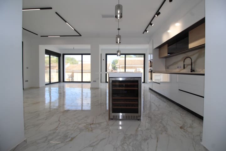 4 bedroom Villa for sale in Torrevieja with pool - € 995,000 (Ref: 8603413)