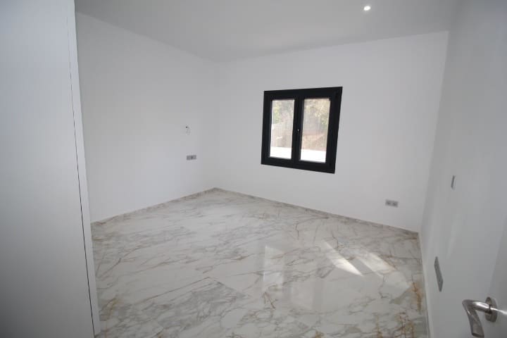 4 bedroom Villa for sale in Torrevieja with pool - € 995,000 (Ref: 8603413)