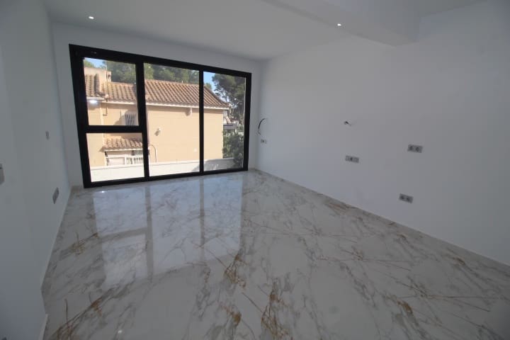 4 bedroom Villa for sale in Torrevieja with pool - € 995,000 (Ref: 8603413)