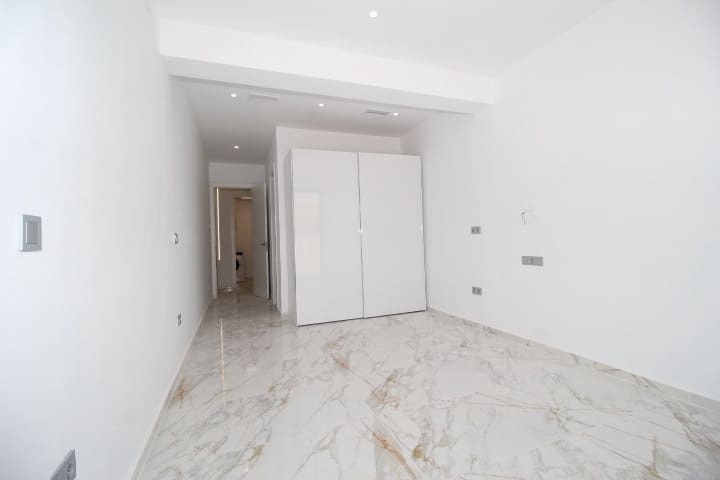 4 bedroom Villa for sale in Torrevieja with pool - € 995,000 (Ref: 8603413)