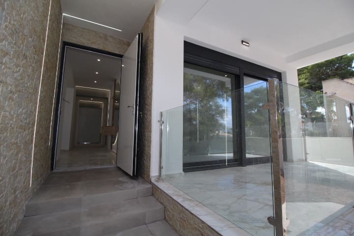 4 bedroom Villa for sale in Torrevieja with pool - € 995,000 (Ref: 8603413)