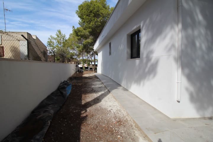 4 bedroom Villa for sale in Torrevieja with pool - € 995,000 (Ref: 8603413)
