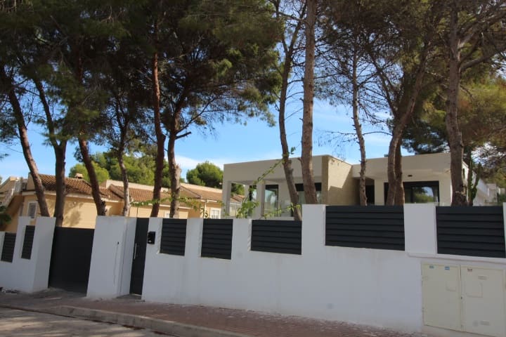 4 bedroom Villa for sale in Torrevieja with pool - € 995,000 (Ref: 8603413)