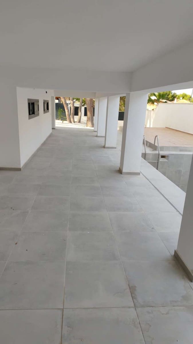 4 bedroom Villa for sale in Torrevieja with pool - € 995,000 (Ref: 8603413)