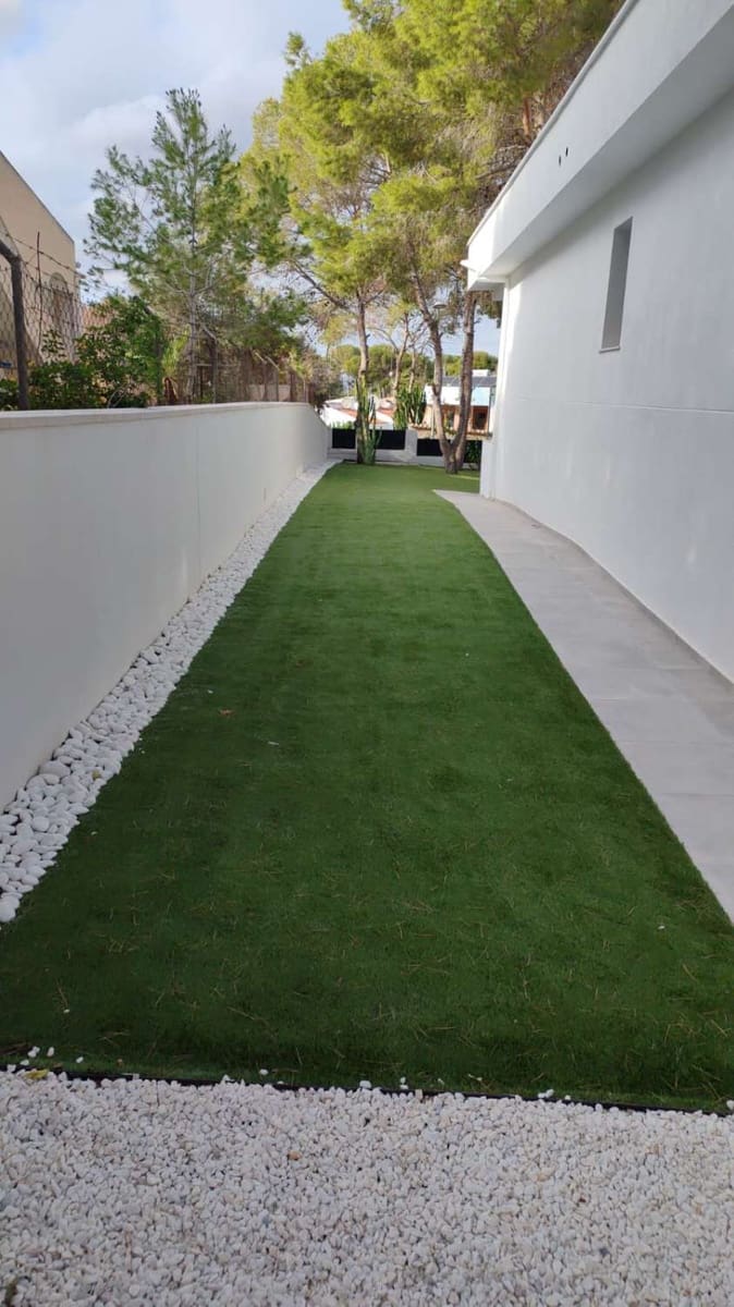 4 bedroom Villa for sale in Torrevieja with pool - € 995,000 (Ref: 8603413)