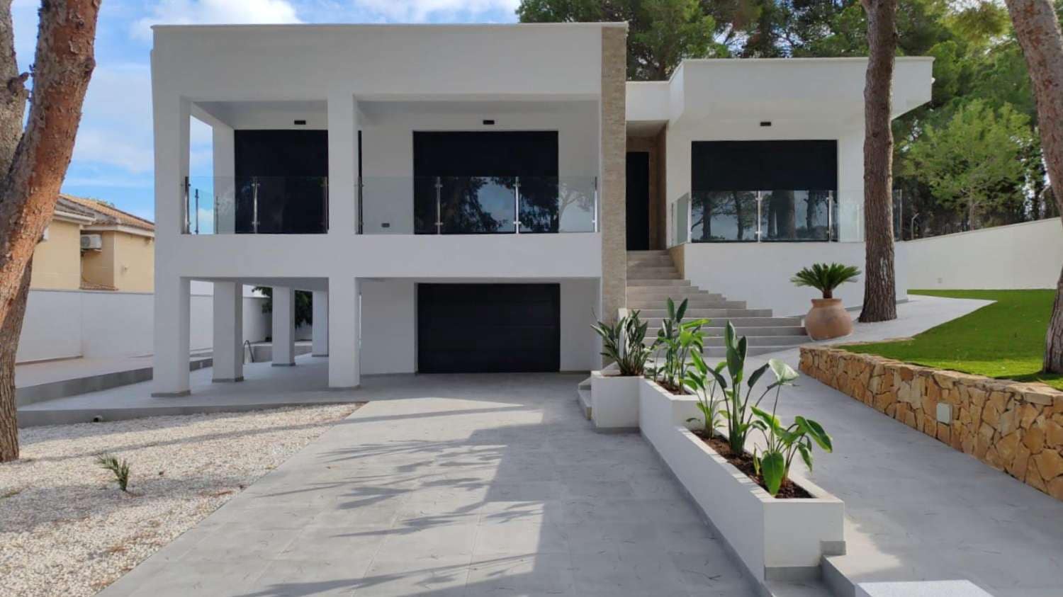 4 bedroom Villa for sale in Torrevieja with pool - € 995,000 (Ref: 8603413)