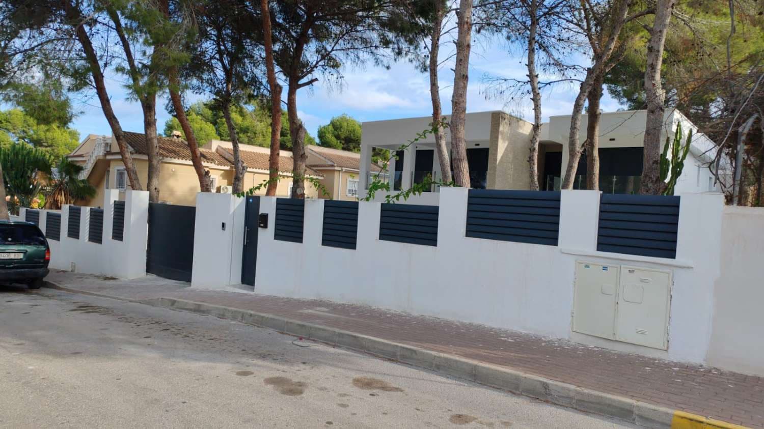 4 bedroom Villa for sale in Torrevieja with pool - € 995,000 (Ref: 8603413)
