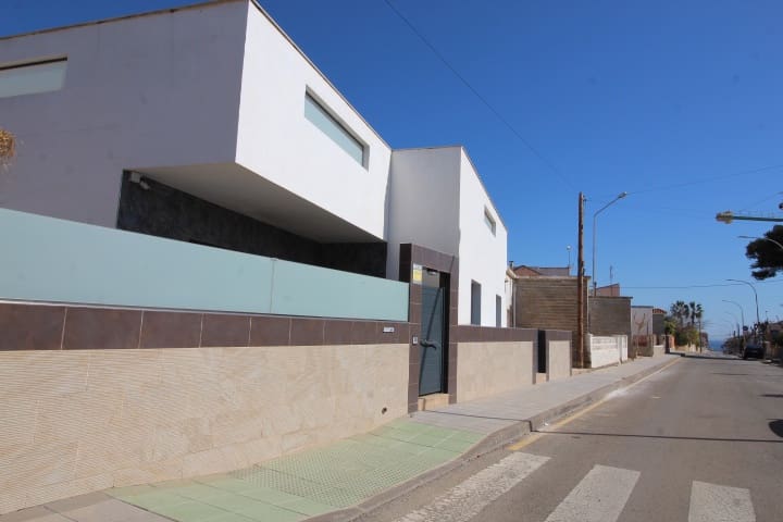 4 bedroom Villa for sale in Torre de la Horadada with pool - € 597,000 (Ref: 8817296)