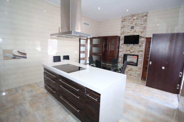 4 bedroom Villa for sale in Torre de la Horadada with pool - € 597,000 (Ref: 8817296)