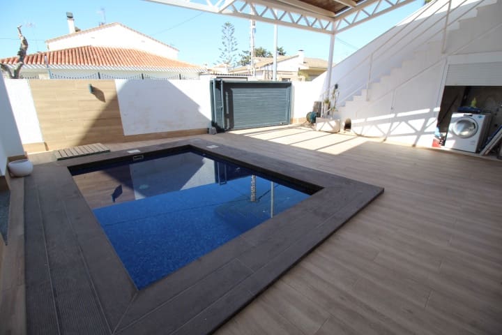 4 bedroom Villa for sale in Torre de la Horadada with pool - € 597,000 (Ref: 8817296)