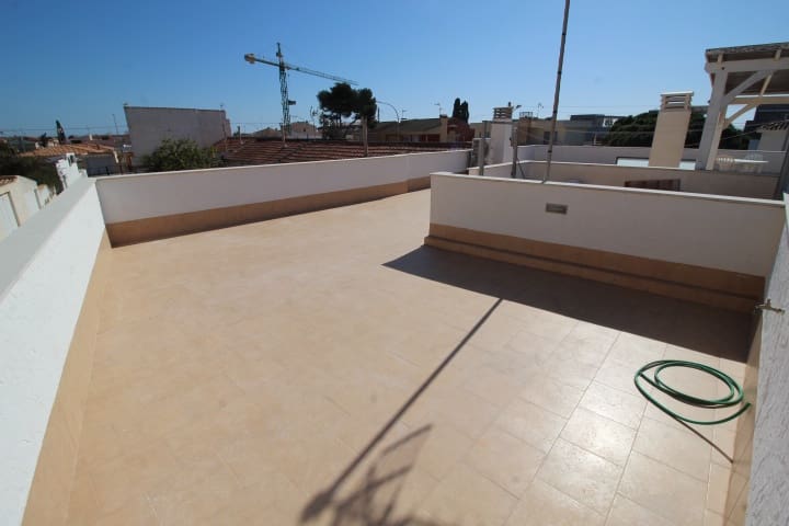 4 bedroom Villa for sale in Torre de la Horadada with pool - € 597,000 (Ref: 8817296)