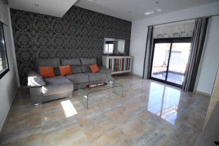 4 bedroom Villa for sale in Torre de la Horadada with pool - € 597,000 (Ref: 8817296)