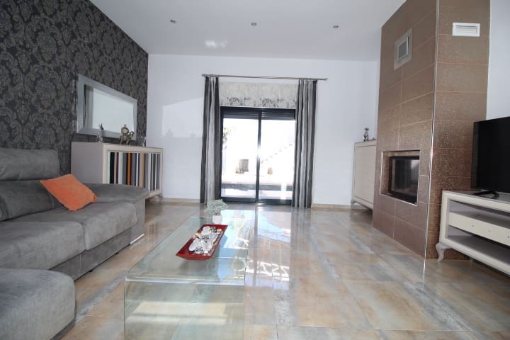 4 bedroom Villa for sale in Torre de la Horadada with pool - € 597,000 (Ref: 8817296)