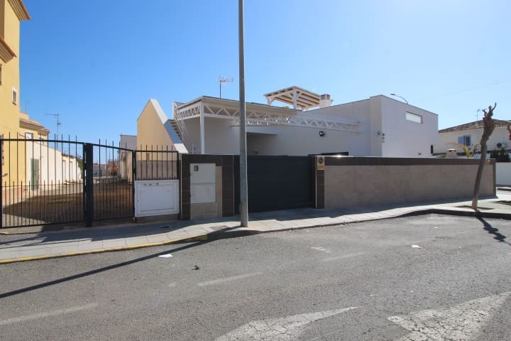 4 bedroom Villa for sale in Torre de la Horadada with pool - € 597,000 (Ref: 8817296)