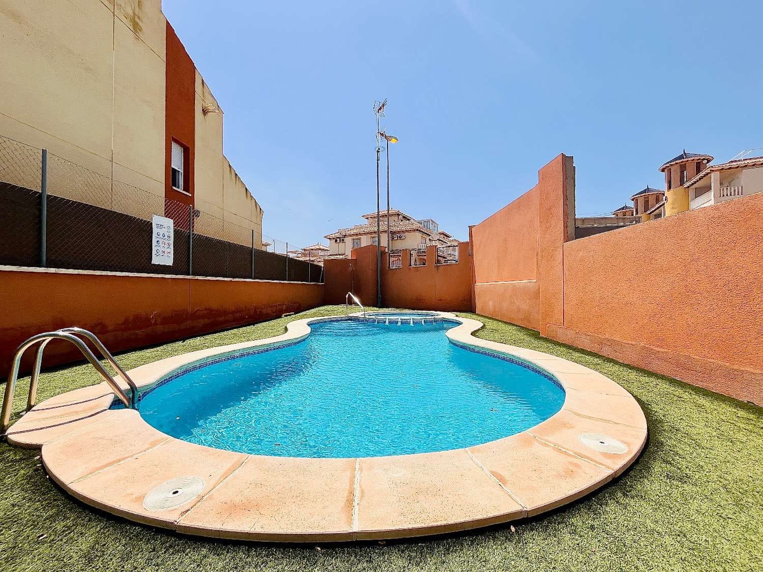 3 soverom Leilighet til salgs i Cabo Roig med svømmebasseng - € 234 000 (Ref: 9000887)