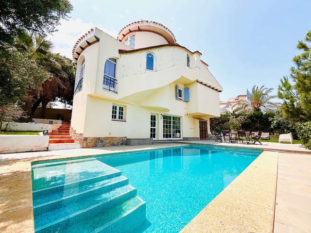 5 soverom Villa til salgs i Villamartin, Orihuela med svømmebasseng - € 795 000 (Ref: 9036406)