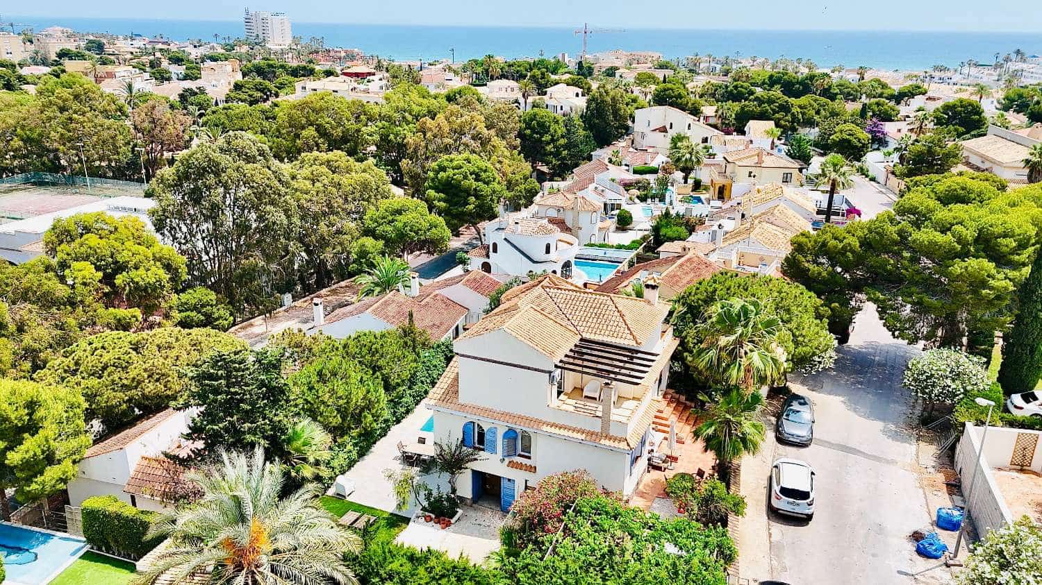 5 bedroom Villa for sale in Orihuela Costa with pool - € 795,000 (Ref: 9036406)