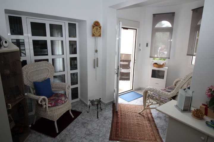 5 bedroom Villa for sale in San Miguel de Salinas with pool - € 459,000 (Ref: 9281095)