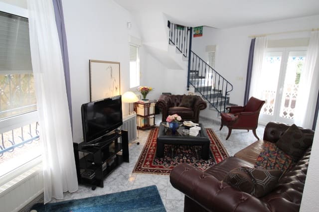 5 bedroom Villa for sale in Blue Lagoon with pool - € 459,000 (Ref: 9281095)