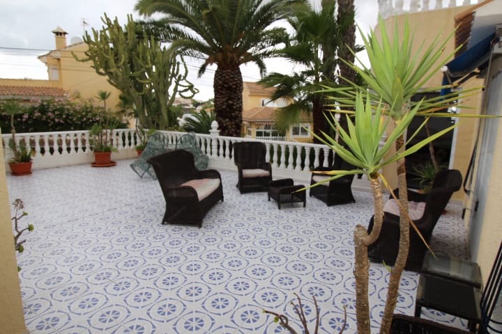 5 bedroom Villa for sale in San Miguel de Salinas with pool - € 459,000 (Ref: 9281095)