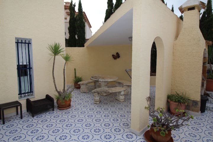 5 bedroom Villa for sale in San Miguel de Salinas with pool - € 459,000 (Ref: 9281095)