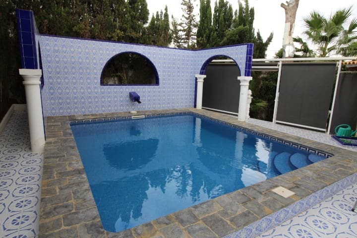 5 bedroom Villa for sale in San Miguel de Salinas with pool - € 459,000 (Ref: 9281095)