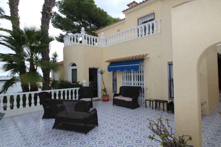 5 bedroom Villa for sale in San Miguel de Salinas with pool - € 459,000 (Ref: 9281095)