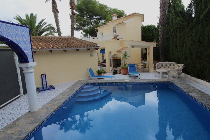 5 bedroom Villa for sale in San Miguel de Salinas with pool - € 459,000 (Ref: 9281095)