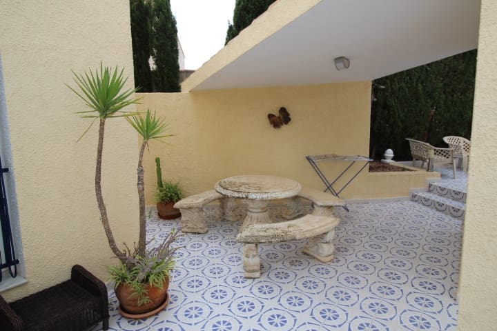 5 bedroom Villa for sale in San Miguel de Salinas with pool - € 459,000 (Ref: 9281095)