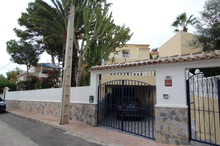 5 bedroom Villa for sale in San Miguel de Salinas with pool - € 459,000 (Ref: 9281095)