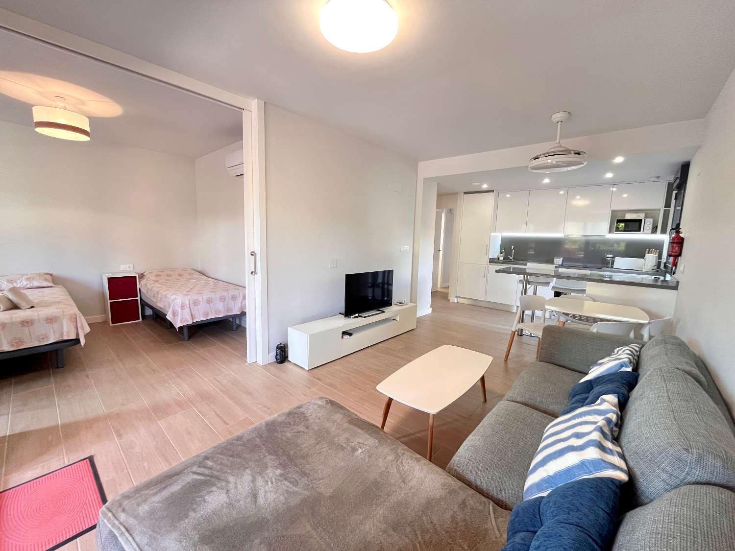 2 makuuhuone Ranta-asunto myytävänä paikassa Orihuela Costa mukana uima-altaan - 249 900 € (Ref: 9294930)