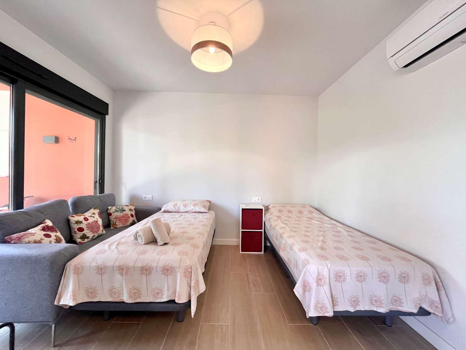 2 makuuhuone Ranta-asunto myytävänä paikassa Orihuela Costa mukana uima-altaan - 249 900 € (Ref: 9294930)