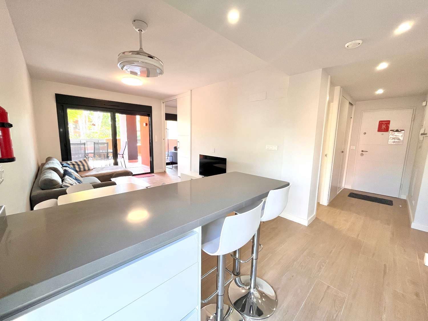 2 makuuhuone Ranta-asunto myytävänä paikassa Orihuela Costa mukana uima-altaan - 249 900 € (Ref: 9294930)