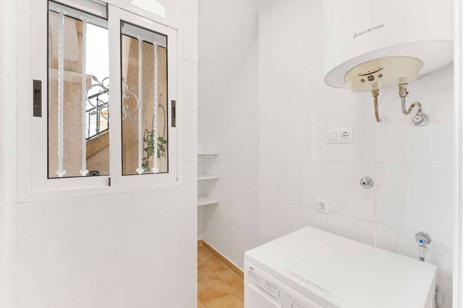 Bungalow de 2 habitaciones en Orihuela Costa en venta con piscina - 197.000 € (Ref: 9296674)