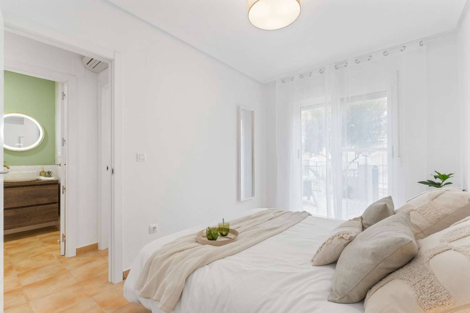 Bungalow de 2 habitaciones en Orihuela Costa en venta con piscina - 197.000 € (Ref: 9296674)