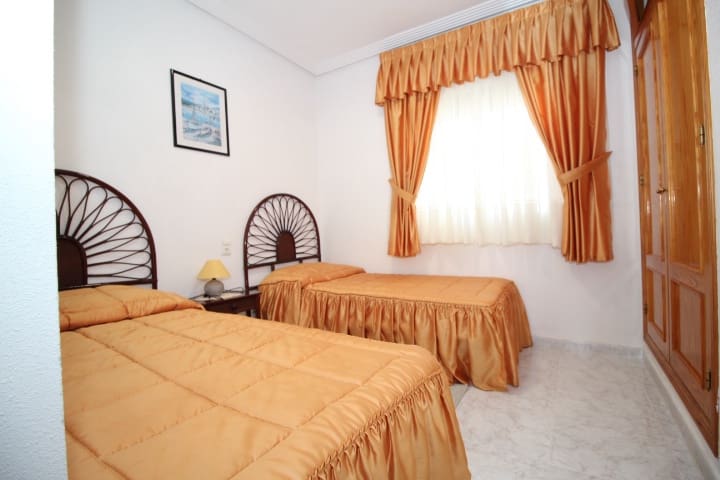 2 bedroom Villa for sale in San Miguel de Salinas - € 159,000 (Ref: 9312346)