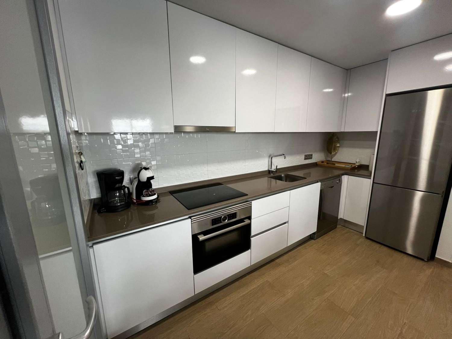 2 soverom Strandleiligheter til salgs i La Veleta med svømmebasseng - € 265 000 (Ref: 9312348)