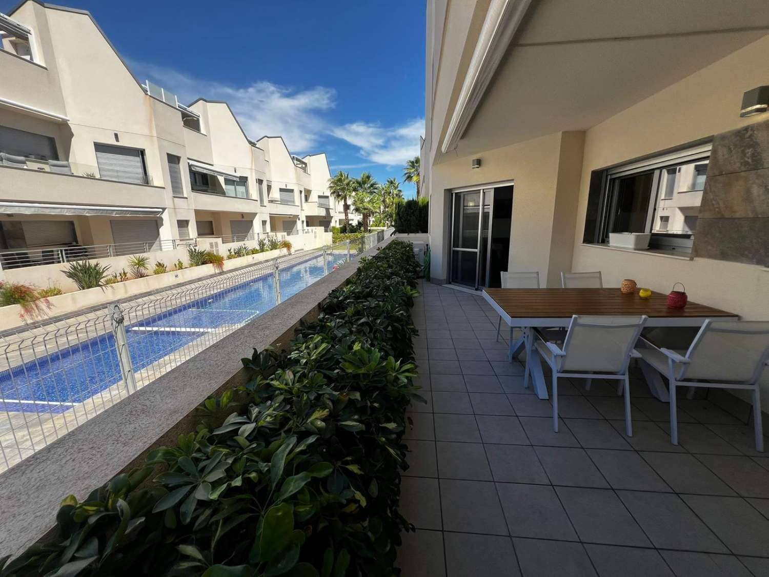 2 soverom Strandleiligheter til salgs i La Veleta med svømmebasseng - € 265 000 (Ref: 9312348)