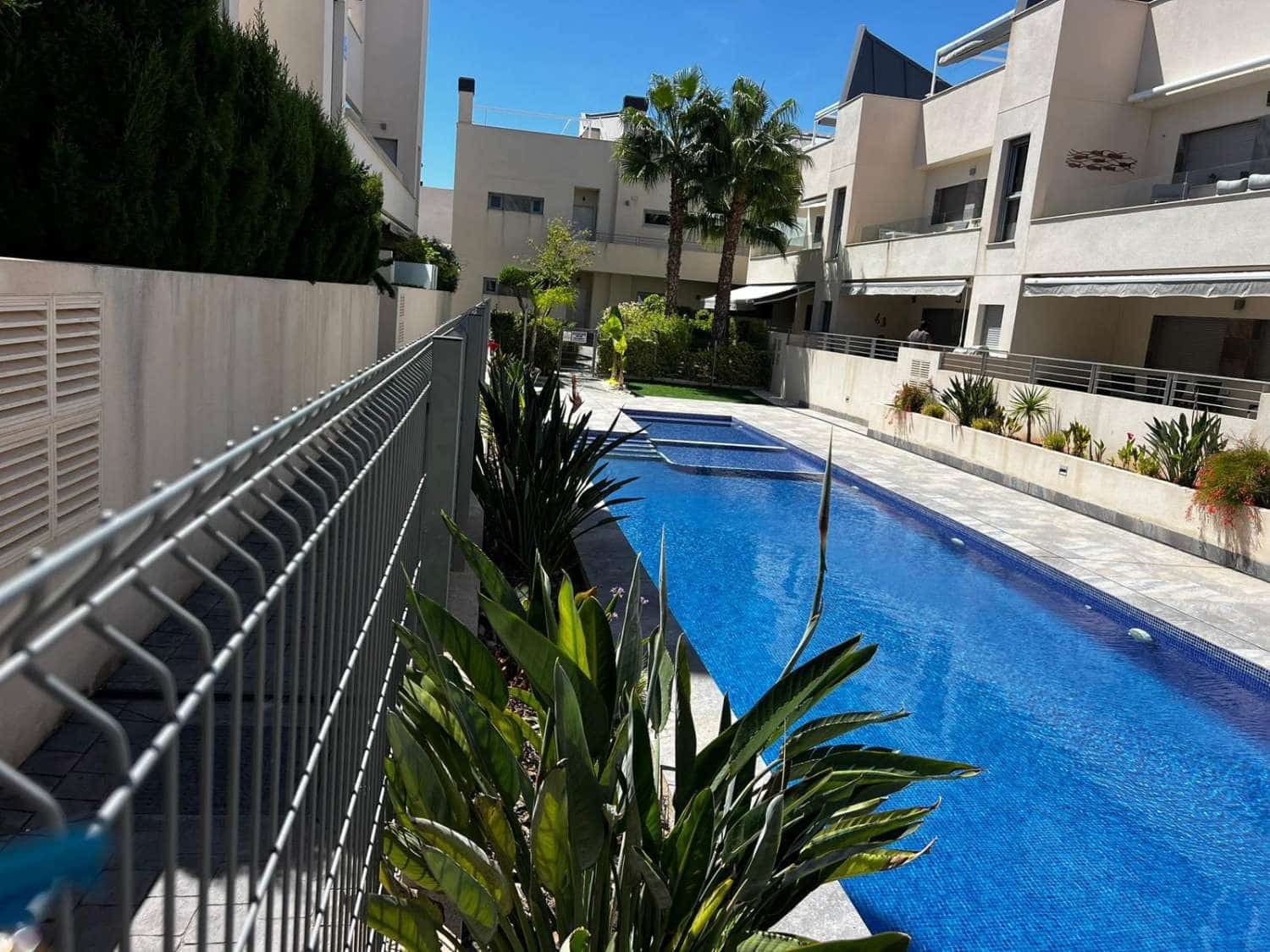 2 soverom Strandleiligheter til salgs i La Veleta med svømmebasseng - € 265 000 (Ref: 9312348)