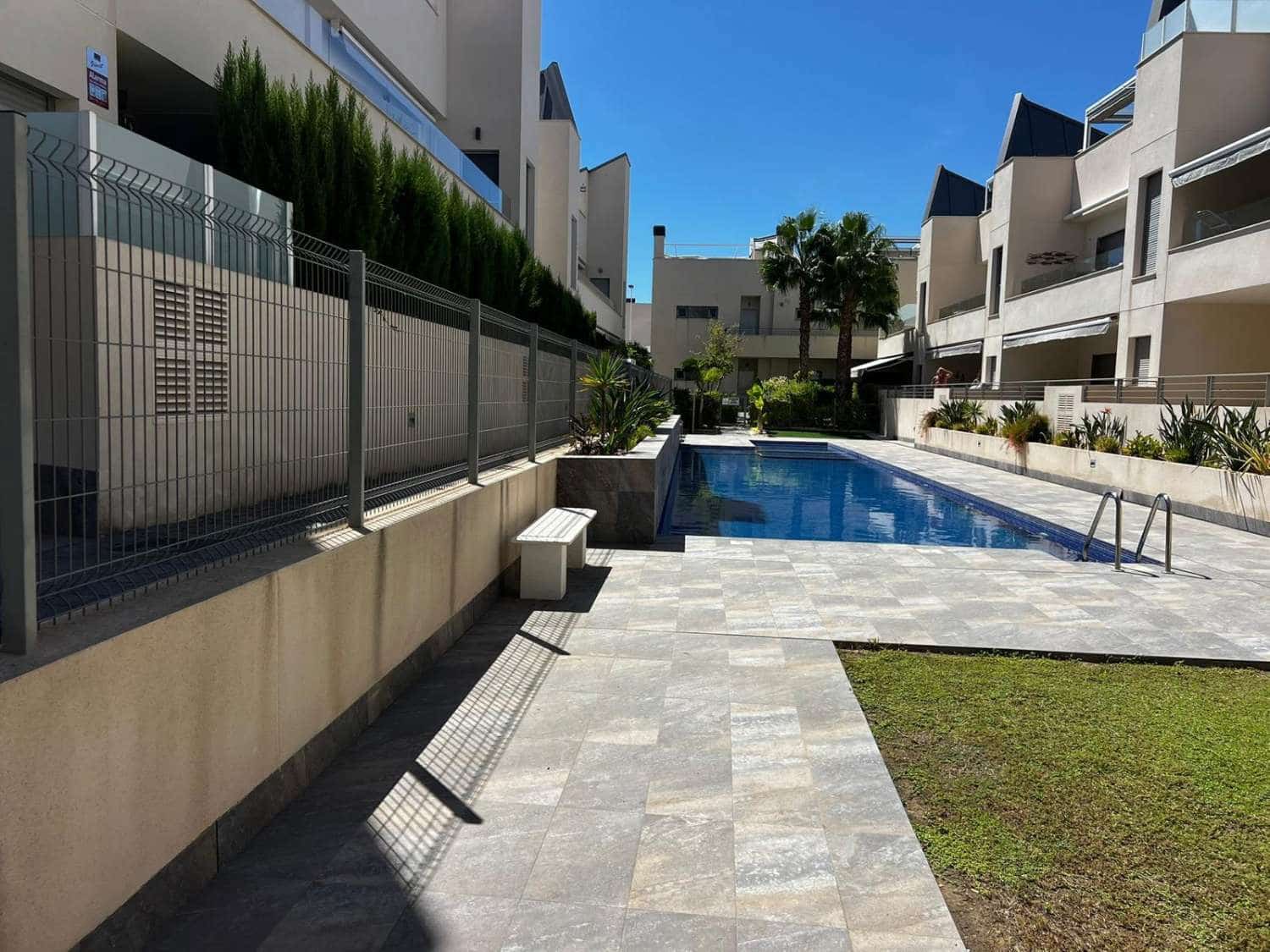 2 soverom Strandleiligheter til salgs i La Veleta med svømmebasseng - € 265 000 (Ref: 9312348)