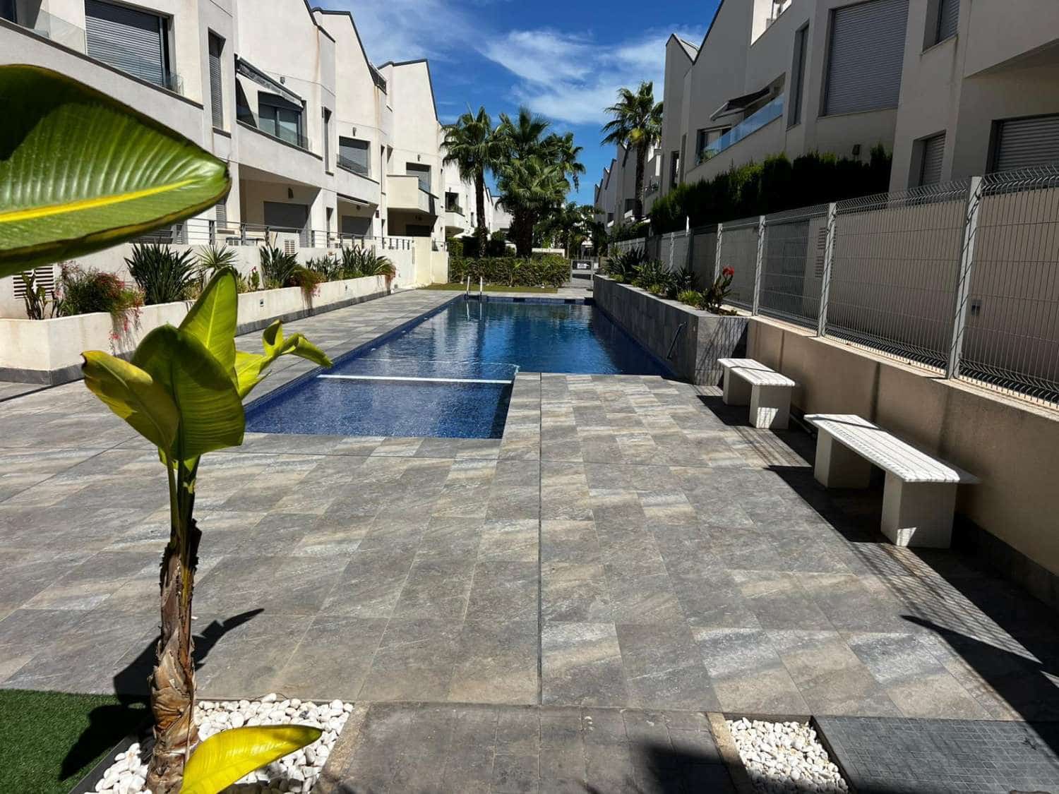 2 soverom Strandleiligheter til salgs i La Veleta med svømmebasseng - € 265 000 (Ref: 9312348)