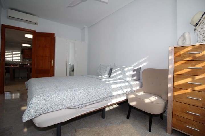 4 soveværelse Villa til salg i Orihuela Costa med swimmingpool - € 379.000 (Ref: 9448852)