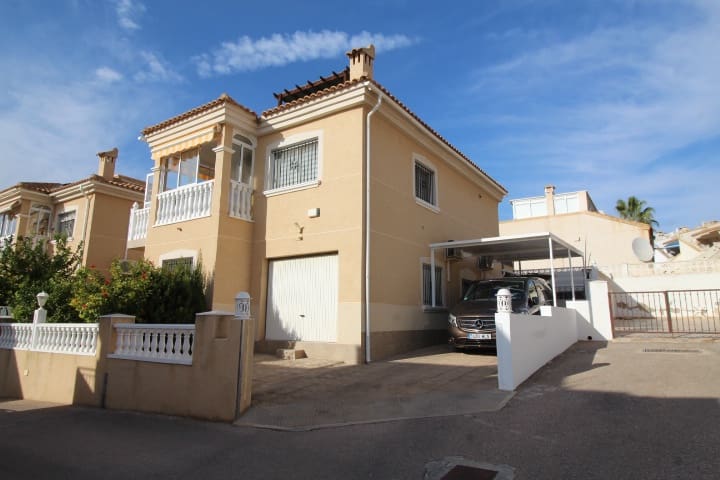 4 soveværelse Villa til salg i Orihuela Costa med swimmingpool - € 379.000 (Ref: 9448852)
