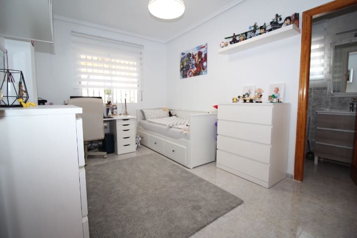 4 soveværelse Villa til salg i Orihuela Costa med swimmingpool - € 379.000 (Ref: 9448852)