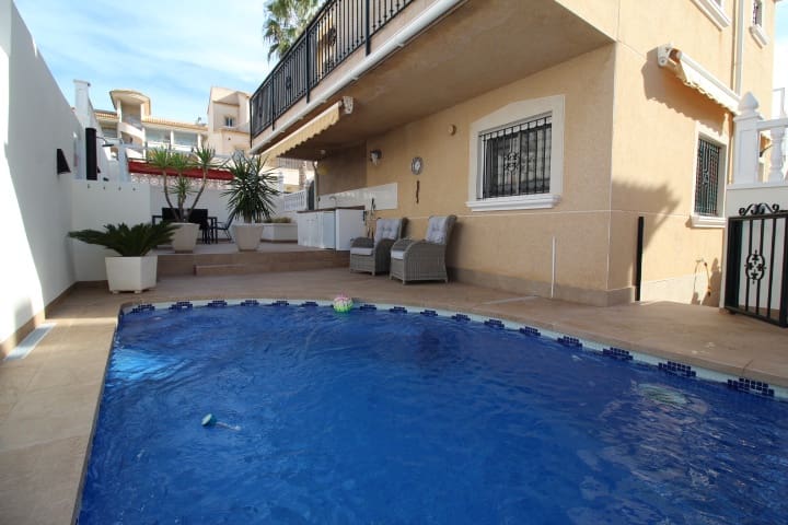 4 soveværelse Villa til salg i Orihuela Costa med swimmingpool - € 379.000 (Ref: 9448852)