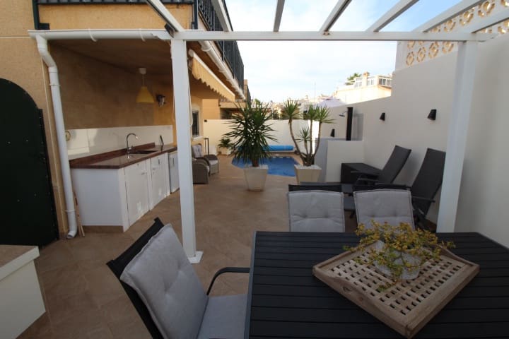 4 soveværelse Villa til salg i Orihuela Costa med swimmingpool - € 379.000 (Ref: 9448852)