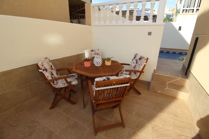 4 soveværelse Villa til salg i Orihuela Costa med swimmingpool - € 379.000 (Ref: 9448852)