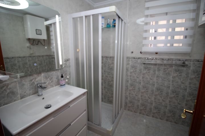 4 soveværelse Villa til salg i Orihuela Costa med swimmingpool - € 379.000 (Ref: 9448852)